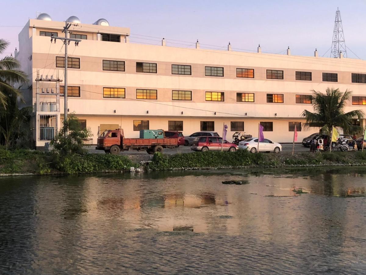 La Primera Grande Beach Resort Roxas  Екстер'єр фото