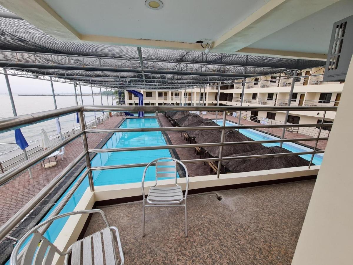 La Primera Grande Beach Resort Roxas  Екстер'єр фото